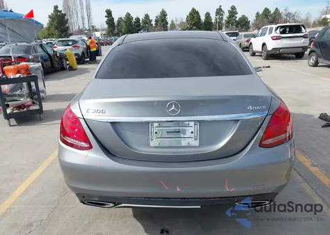 2015 Mercedes-Benz C 300 Luxury 4Matic из США, поврежденный, VIN 55SWF4KB6FU007378